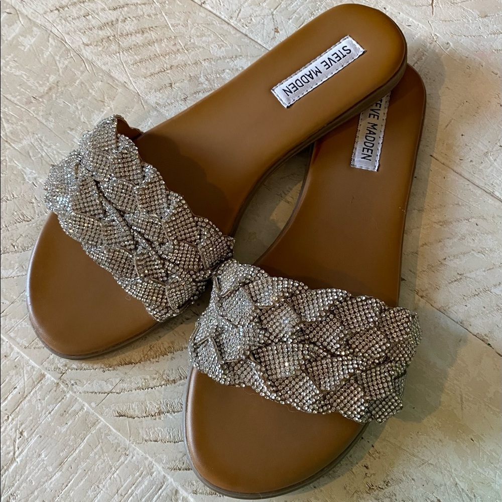 Phraya slides from Steve Madden